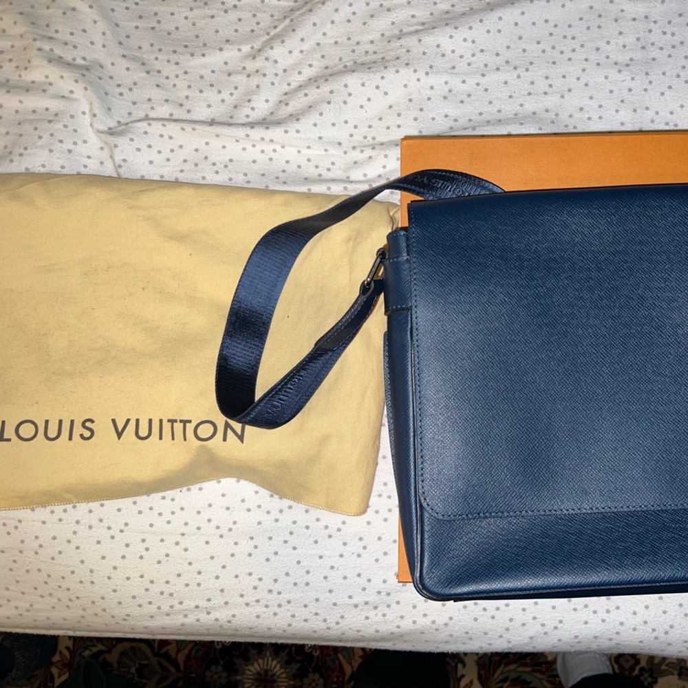 Louis Vuitton Roman Messenger bag with taiga leather